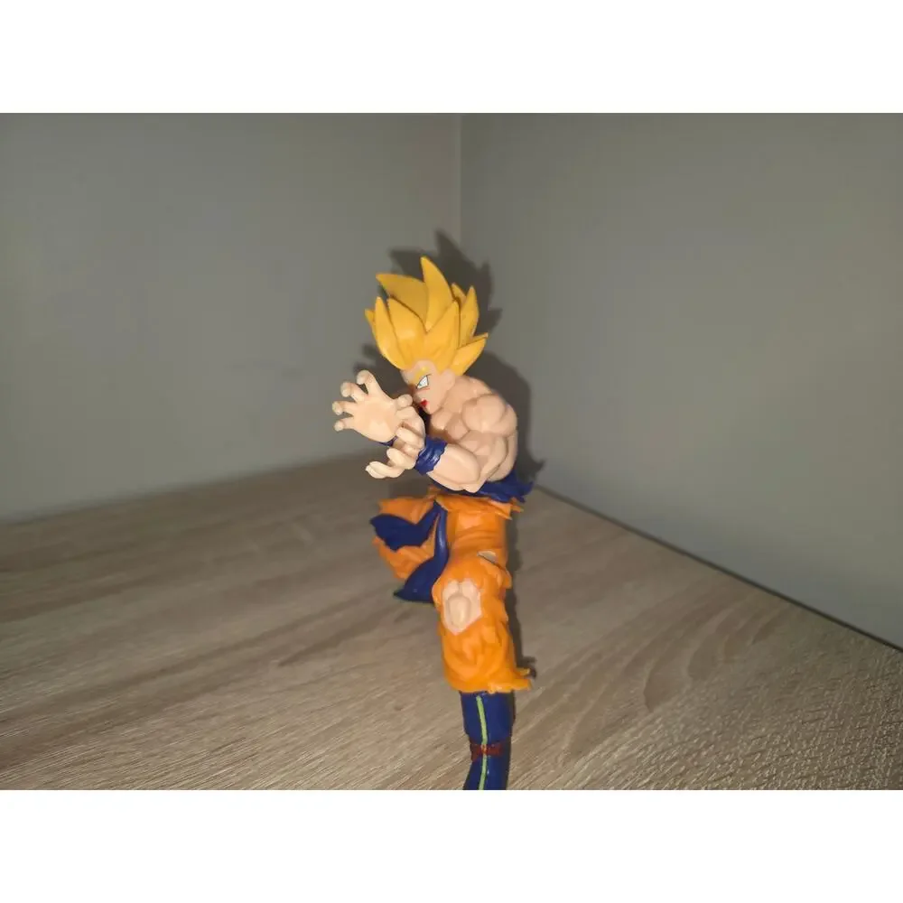 Dragon Ball Z Goku Super Saiyan Kamehameha Figurine 6